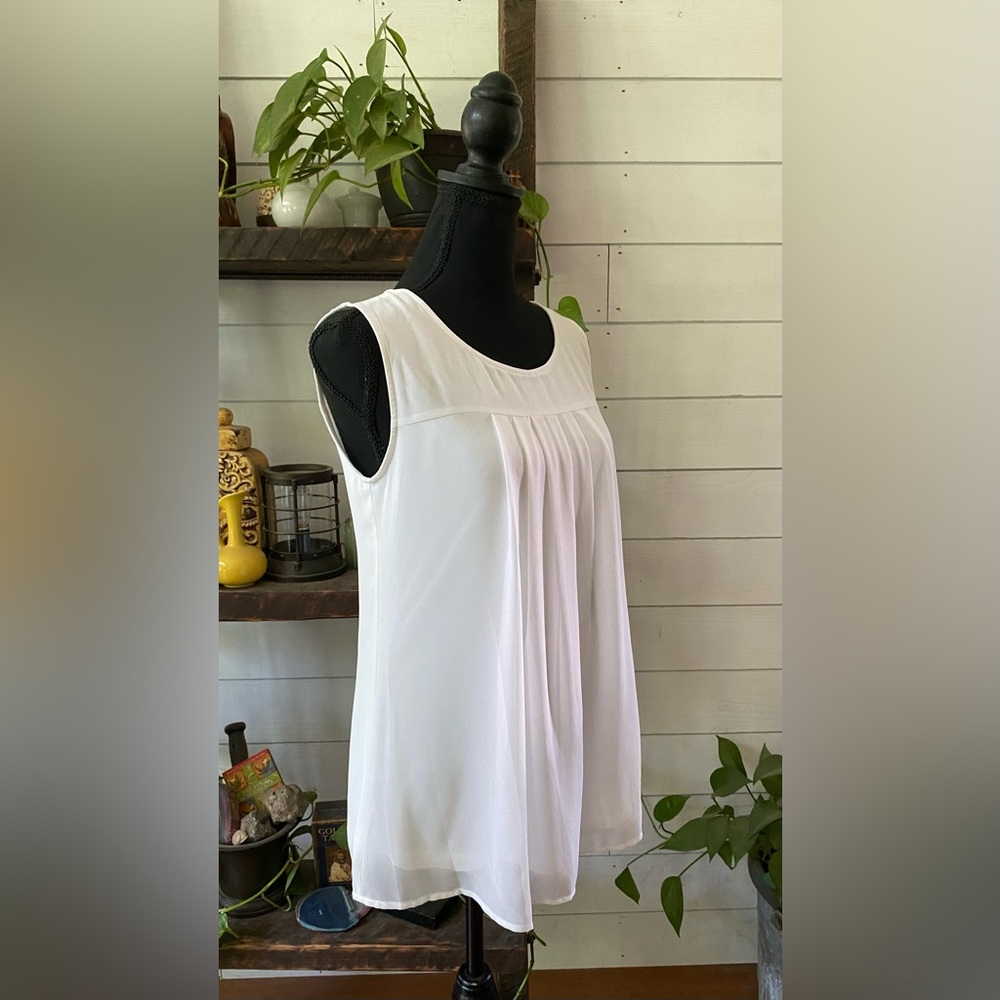 Timeson: White Sleeveless Pleated Blouse - Picture 11 of 16